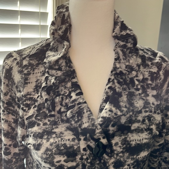 Andria Lieu black & grey 3/4 sleeve ruffle neck buttoned jacket size medium - Picture 3 of 11